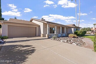 8635 E Vía De La Gente in Scottsdale, AZ - Building Photo - Building Photo