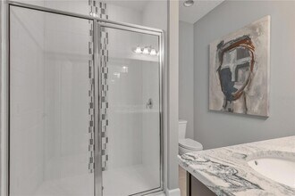 1008 Landing Ln in Deltona, FL - Foto de edificio - Building Photo