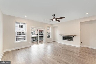 1579 Sandpiper Bay Lp in Dumfries, VA - Building Photo - Building Photo