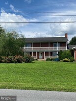 204 N Red Hill Rd in Martinsburg, WV - Building Photo