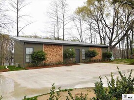909 Finks Hideaway Rd in Monroe, LA - Building Photo