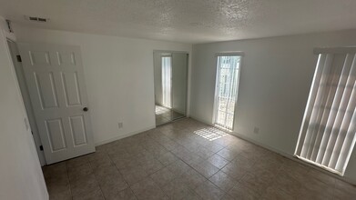 11160 2nd St E in Treasure Island, FL - Building Photo - Building Photo