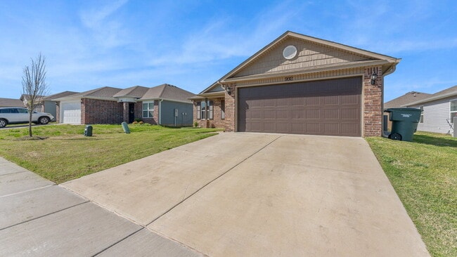 992 E Starling St in Fayetteville, AR - Building Photo - Building Photo
