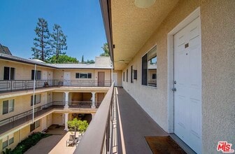 4358 Mammoth Ave, Unit 4358 Mammoth Ave. #26 in Sherman Oaks, CA - Building Photo - Building Photo