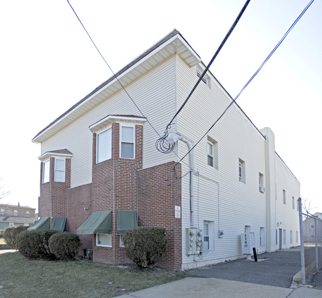 1140 Rt-33 in Neptune, NJ - Foto de edificio - Building Photo