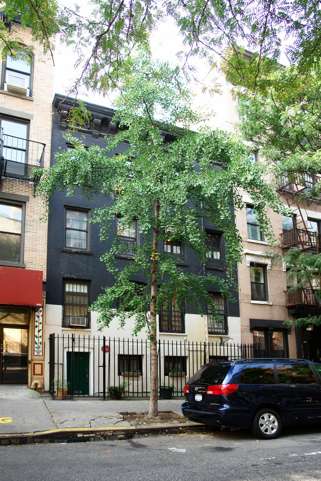 412-414 W 47th St in New York, NY - Building Photo - Building Photo