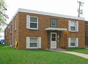 2236 Pinehurst Ave in St. Paul, MN - Building Photo - Building Photo