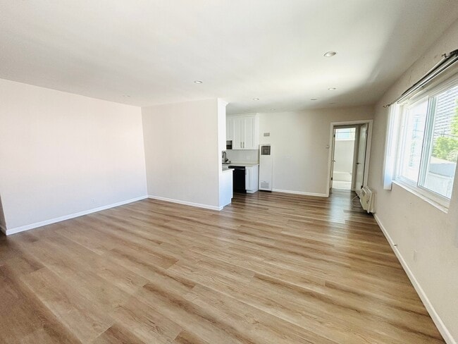 711 N Jackson St, Unit 5