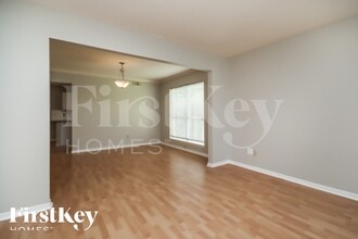 1039 Wentworth Dr, Unit 303 in Pearland, TX - Building Photo - Building Photo