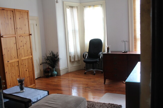 4222 Chestnut St, Unit 2F in Philadelphia, PA - Building Photo - Building Photo