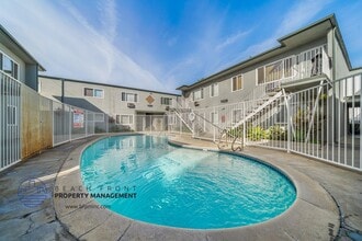 Elm Vista in Downey, CA - Foto de edificio - Building Photo