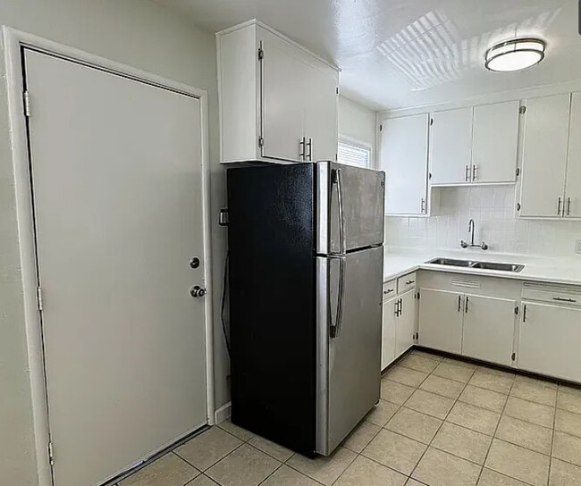 467 S Buena Vista Ave