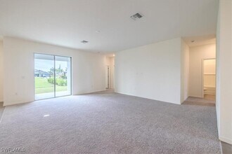 4208 NE 15th Pl in Cape Coral, FL - Foto de edificio - Building Photo