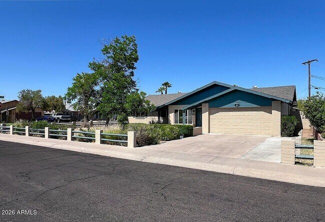 1059 E Broadmor Dr in Tempe, AZ - Building Photo - Building Photo