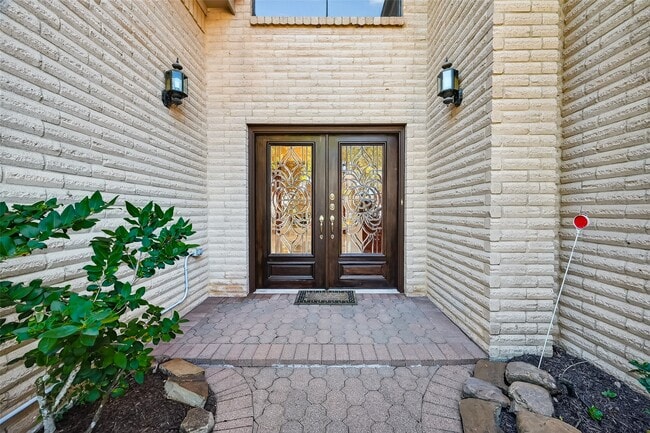 property at 1698 Creekside Dr