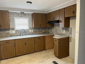 15435 Lakeshore Villa St in Tampa, FL - Building Photo - Building Photo