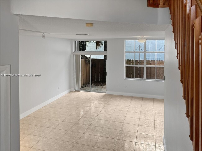 3270 N 37th Terrace in Hollywood, FL - Building Photo - Building Photo
