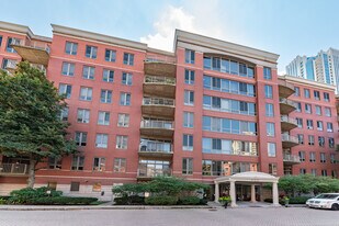 400 N Clinton St, Unit 307 in Chicago, IL - Building Photo