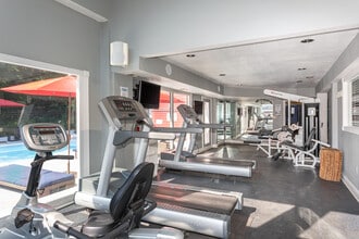 Hawks Pointe in Lawrence, KS - Building Photo - Interior Photo