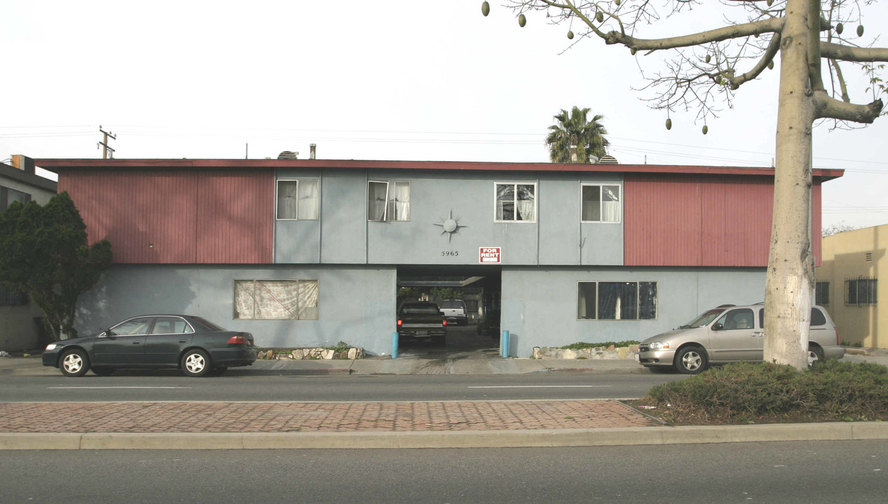 5965 Atlantic Ave in Long Beach, CA - Foto de edificio