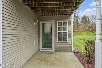 25 Coralberry Ct in Albany, NY - Building Photo - Building Photo