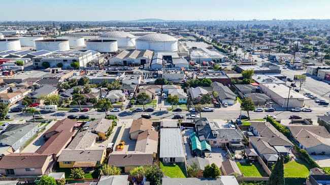 2051 E Harding St, Unit 2051 E Harding St in Long Beach, CA - Foto de edificio - Building Photo