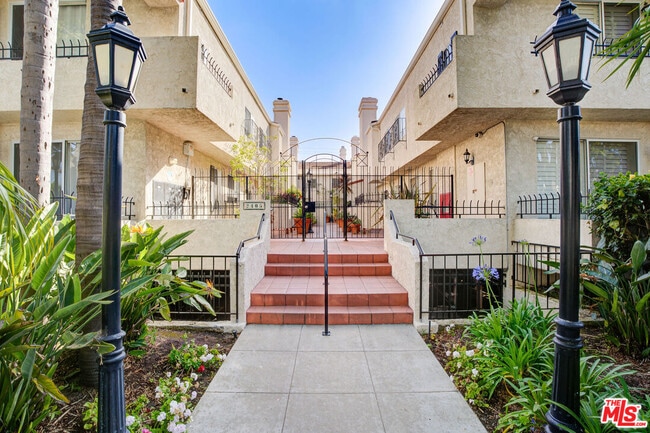 2405 34th St in Santa Monica, CA - Building Photo - Building Photo