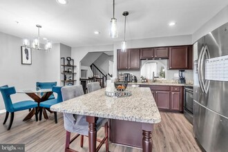 7022 Oak Grove Way in Elkridge, MD - Building Photo - Building Photo