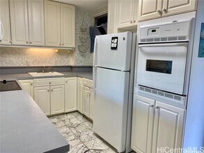 2355 Ala Wai Blvd in Honolulu, HI - Building Photo - Building Photo