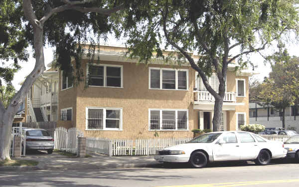 201-205 E 10th St in Long Beach, CA - Building Photo - Building Photo