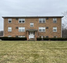 1986 Wolosyn Cir in Poland, OH - Building Photo