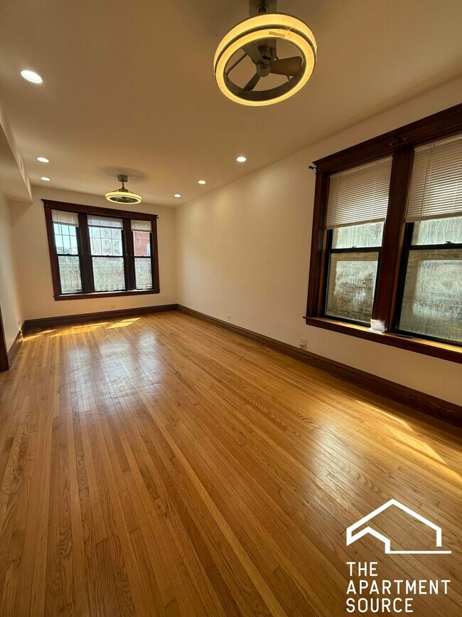 5046 N Clark St in Chicago, IL - Building Photo - Building Photo