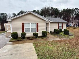 325 Dreamland Ct in Winder, GA - Building Photo