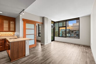 Via 6 in Seattle, WA - Foto de edificio - Building Photo