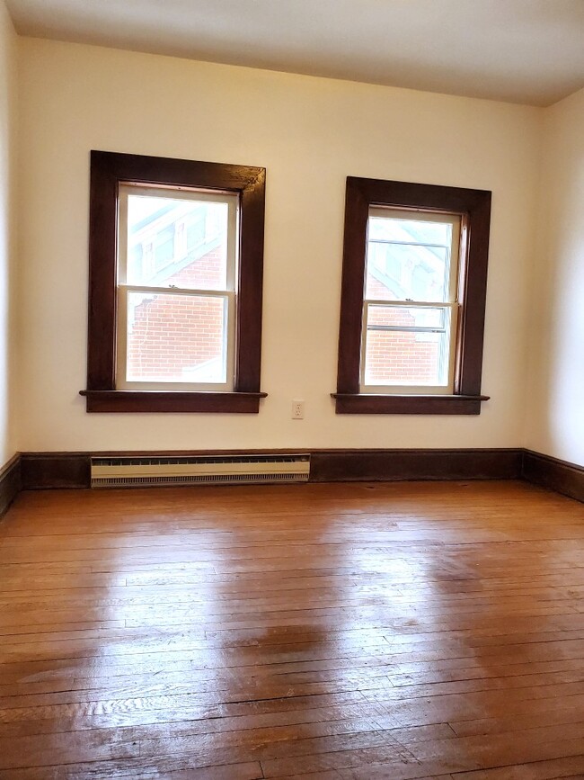 237 W 21st St, Unit 3 in Erie, PA - Building Photo - Building Photo