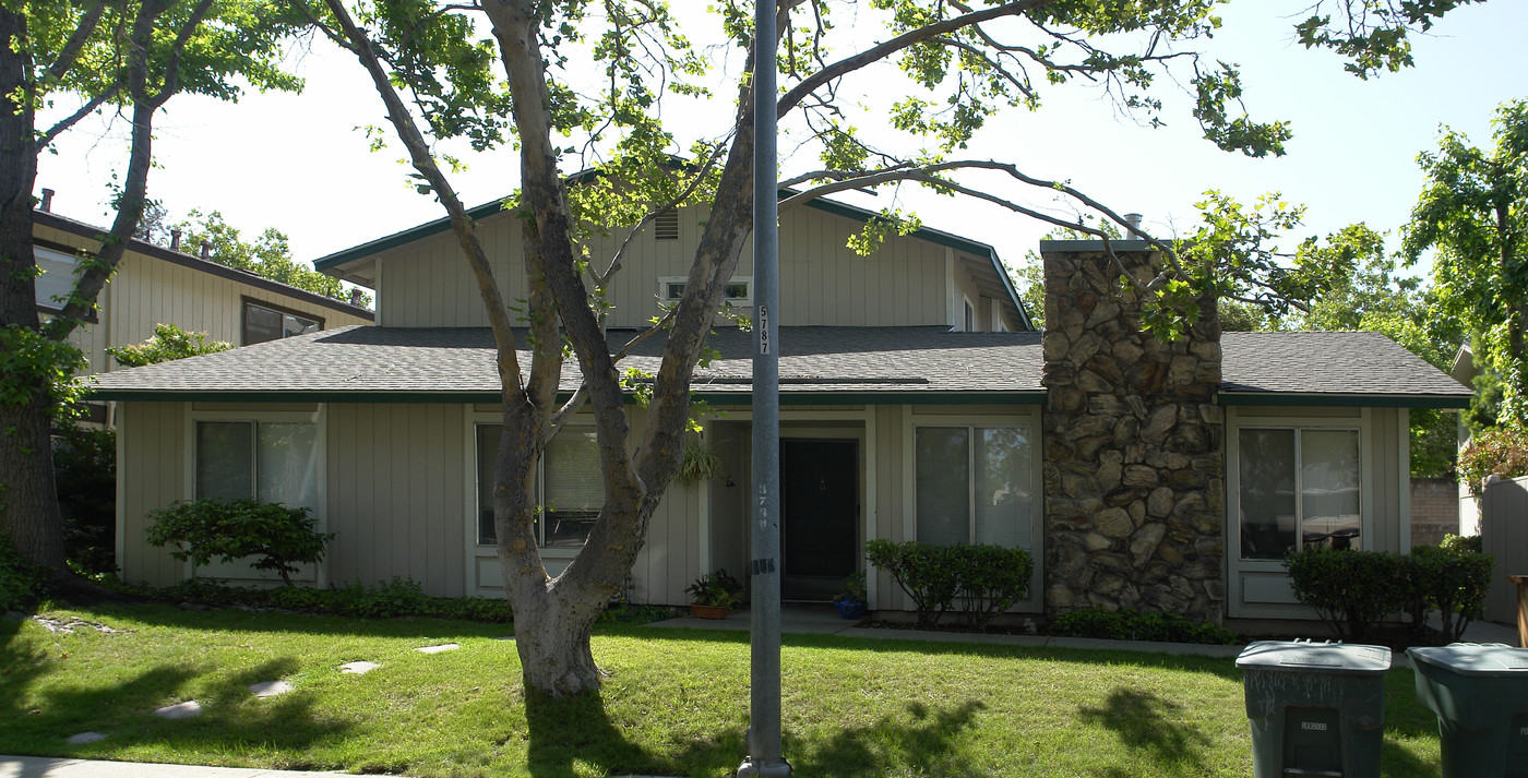 1290 Kenwal Rd in Concord, CA - Building Photo