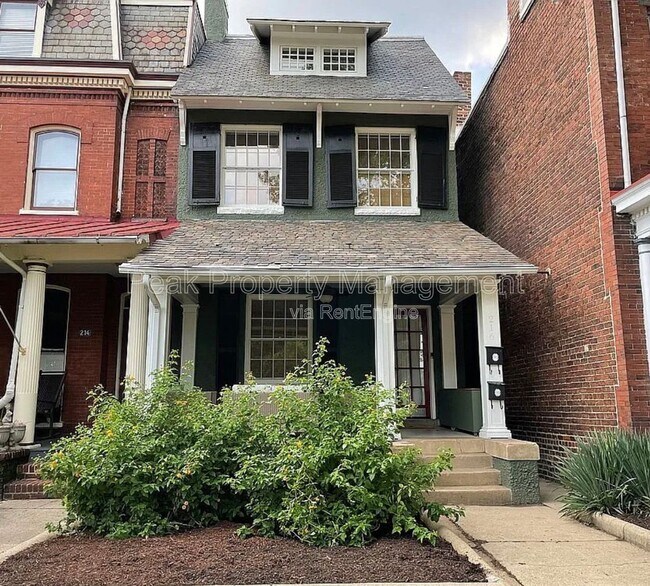 216 N 32nd St in Richmond, VA - Foto de edificio - Building Photo