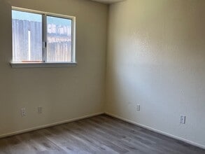 1124 Miller Ln in Tehachapi, CA - Building Photo - Building Photo