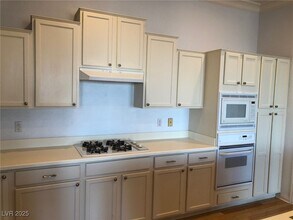 720 Viola Cir in Henderson, NV - Building Photo - Building Photo
