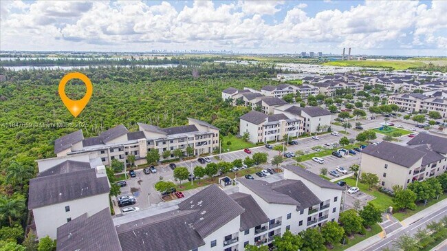 8175 NW 104th Ave-Unit -31 in Doral, FL - Building Photo - Building Photo