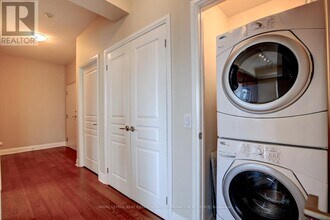 1 Hurontario St in Mississauga, ON - Building Photo - Building Photo