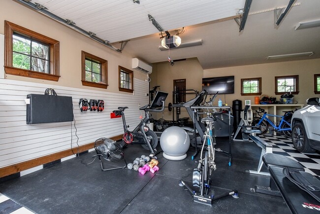 property at 10 Player Pond Pl