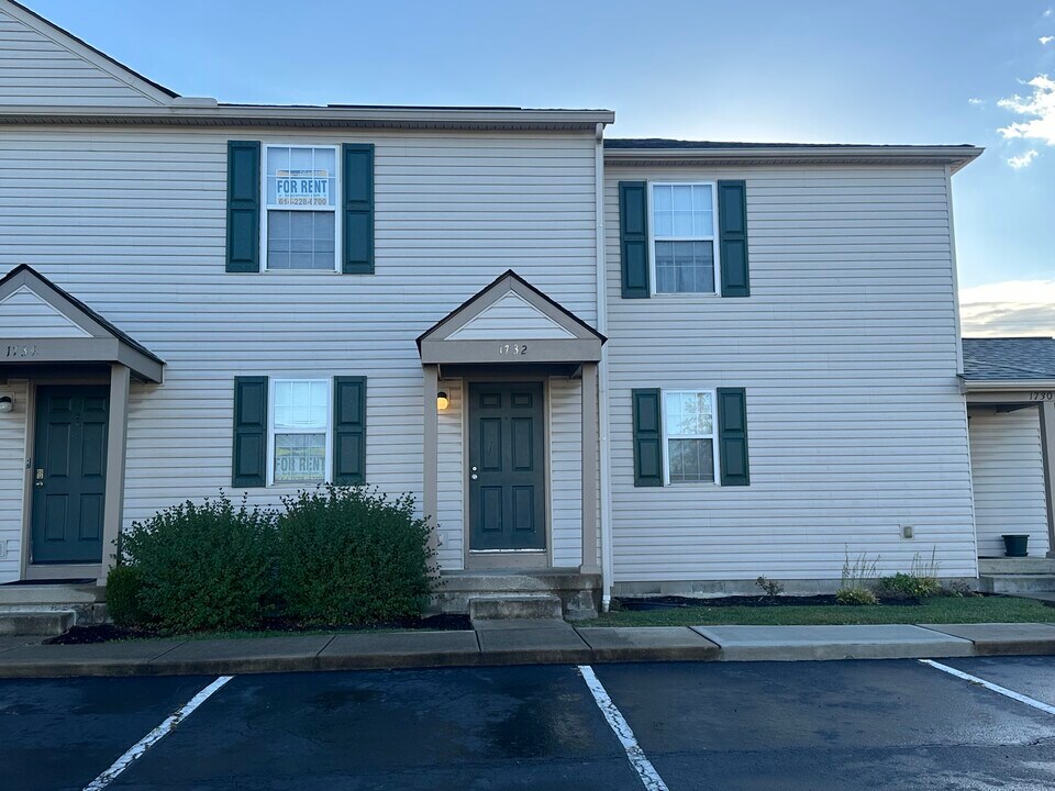1732 Bennigan Dr in Hilliard, OH - Building Photo