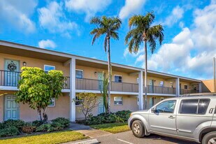 12300 Park Blvd, Unit 221 in Seminole, FL - Building Photo