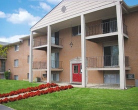 Crown Ridge Apartments in Franklin, OH - Building Photo - Building Photo