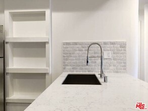 12712 Moorpark St in Los Angeles, CA - Building Photo - Building Photo