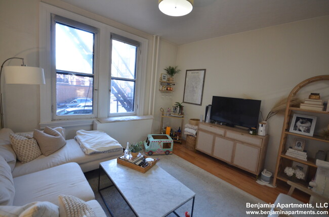 303 Berkeley St, Unit 4 in Boston, MA - Building Photo - Building Photo