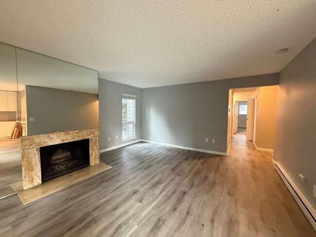 13739 15th Ave NE in Seattle, WA - Building Photo - Building Photo