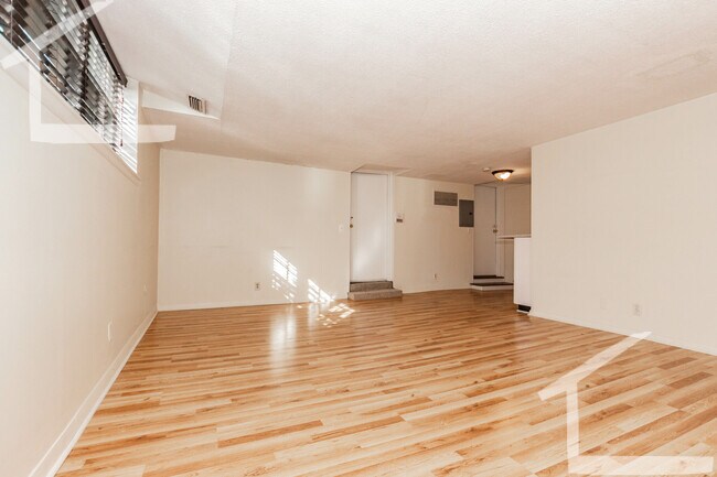 211 Lake Shore Rd in Boston, MA - Building Photo - Building Photo