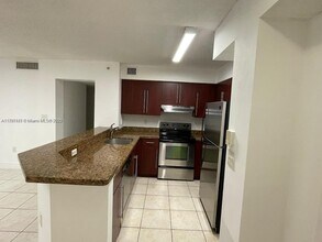 761 N Pine Island Rd in Plantation, FL - Building Photo - Building Photo
